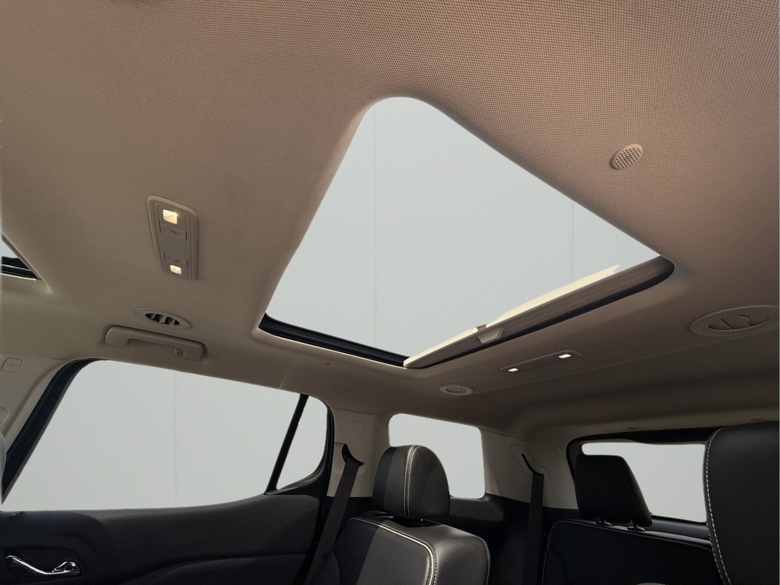 Used 2022 GMC Acadia Denali w/ Denali Technology Package image 23