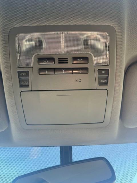 Used 2016 Toyota Highlander XLE image 32