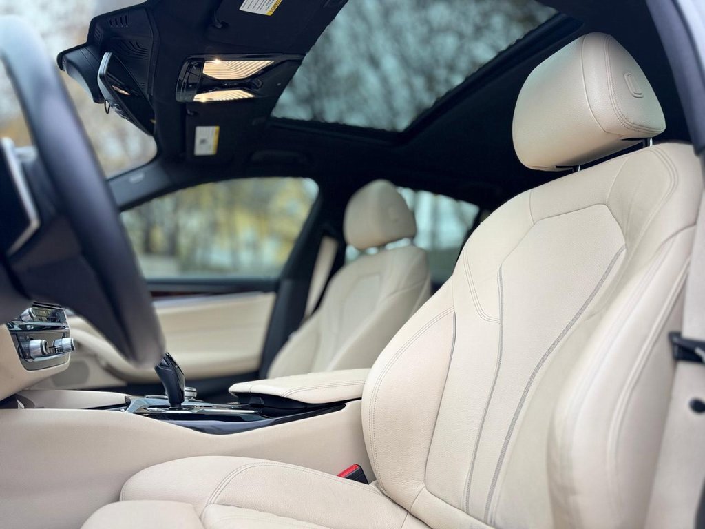 Used 2020 BMW 540i xDrive w/ Premium Package image 17