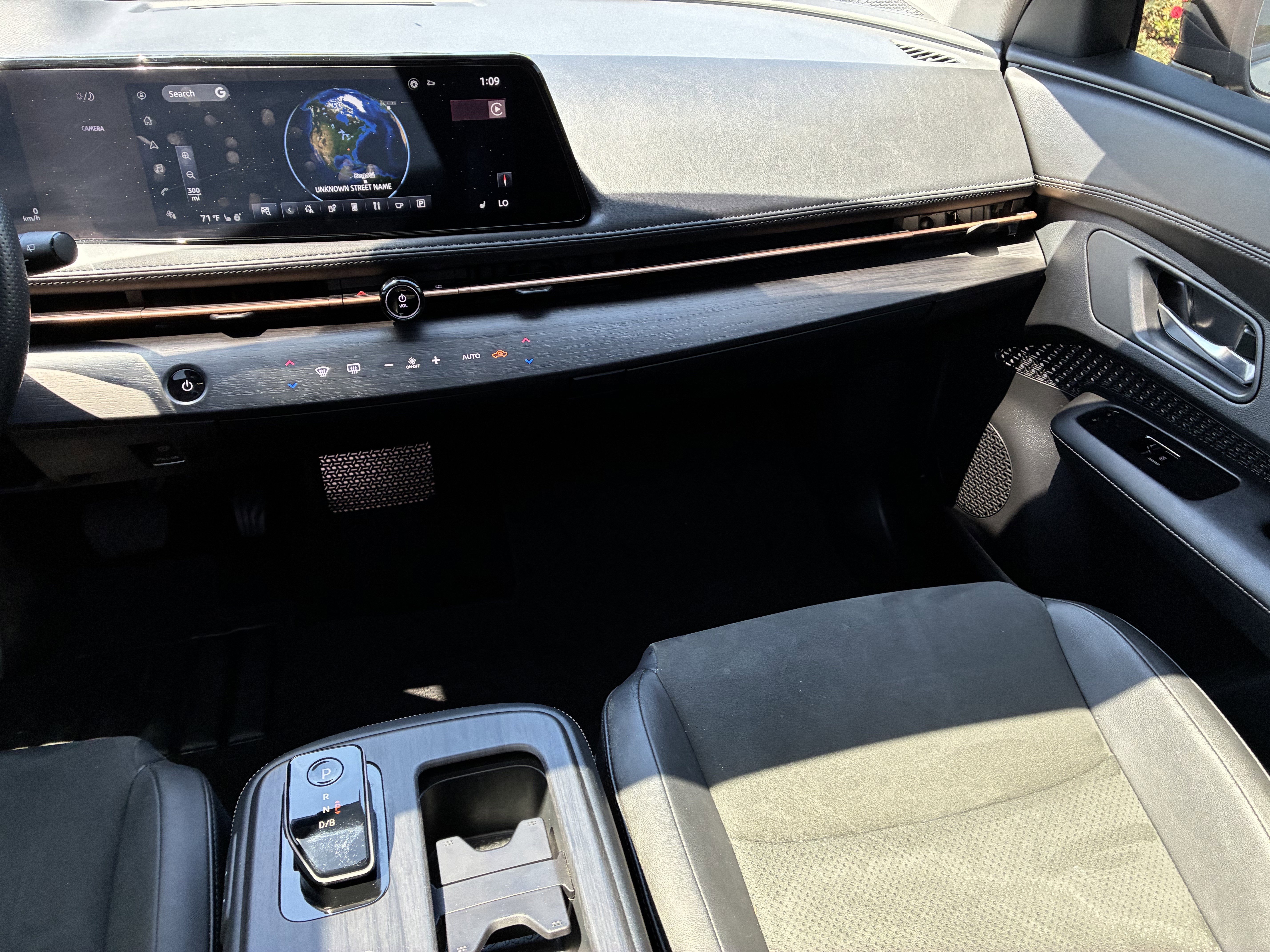 Used 2024 Nissan Ariya AWD image 20