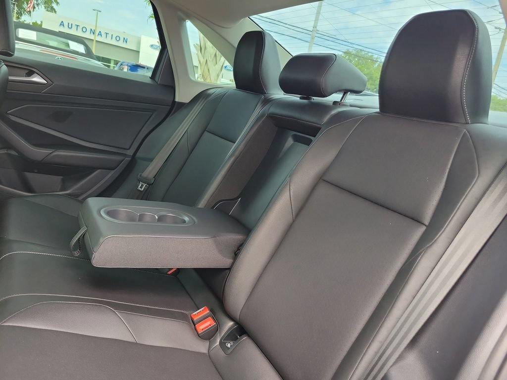 Used 2019 Volkswagen Jetta SE w/ Cold Weather Package FWD image 11