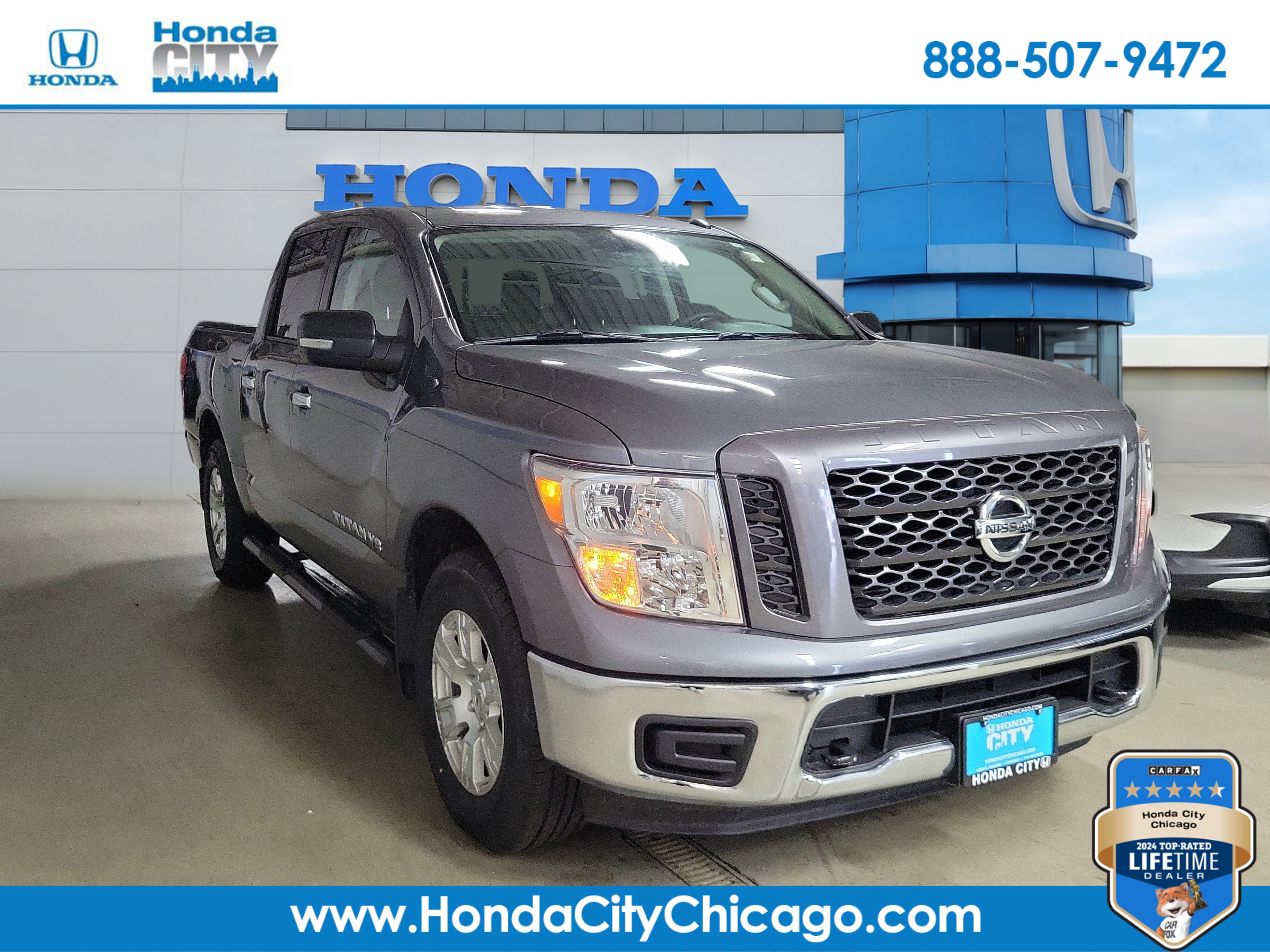 Used 2019 Nissan Titan SV image 1