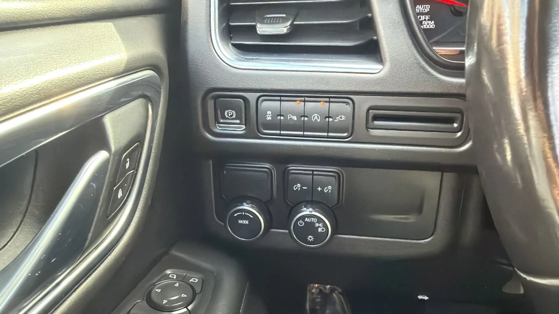 Used 2021 Chevrolet Suburban LT RWD image 26