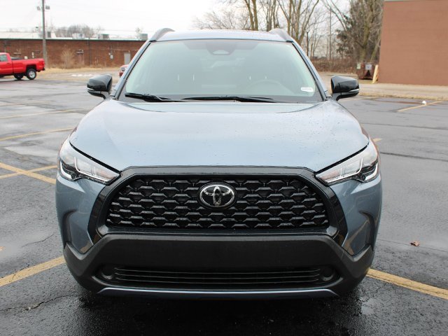 Used 2025 Toyota Corolla Cross LE image 3