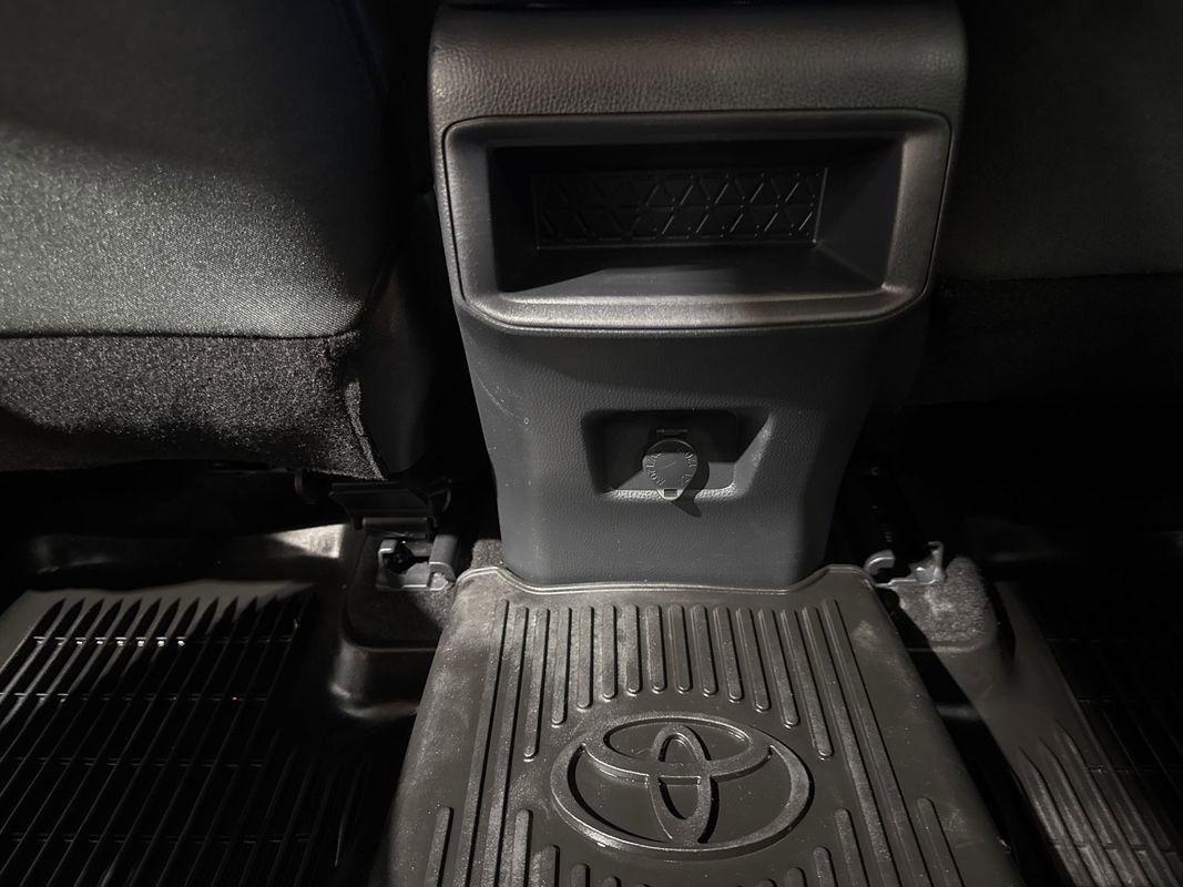 Used 2021 Toyota RAV4 LE AWD/4WD image 92