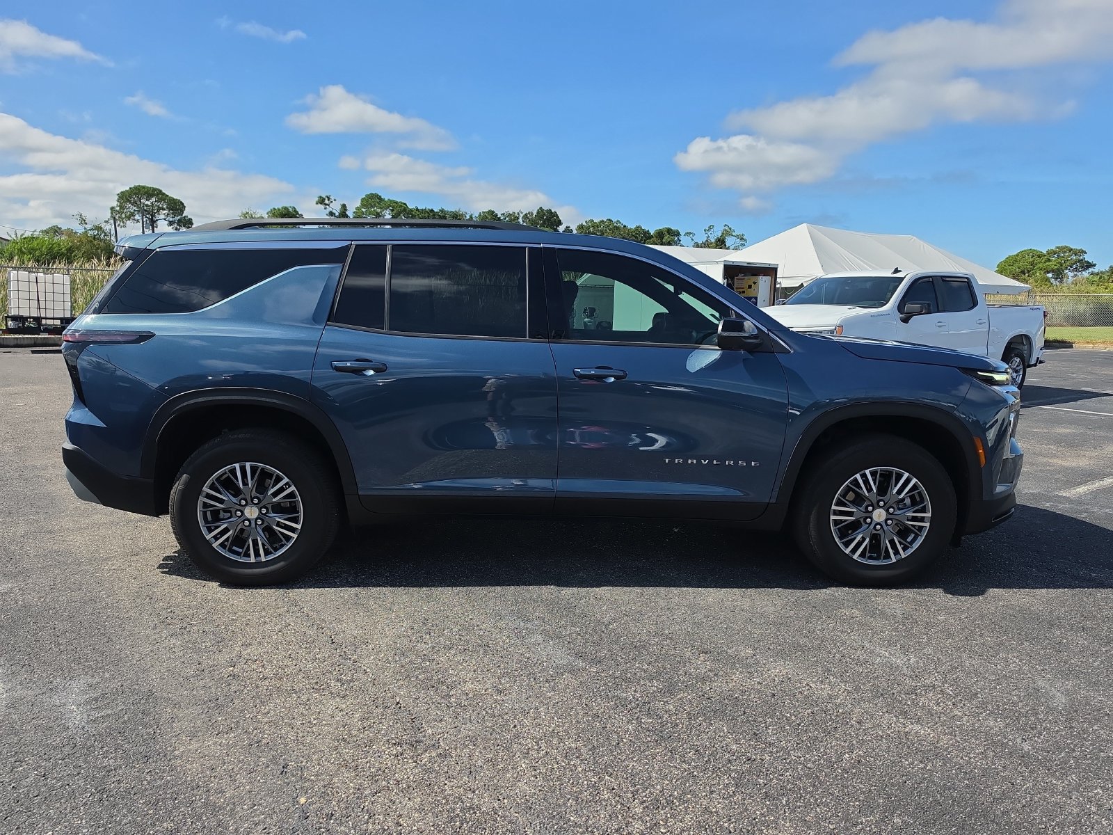 Used 2026 Chevrolet Traverse LT w/ Driver Confidence Package FWD image 3