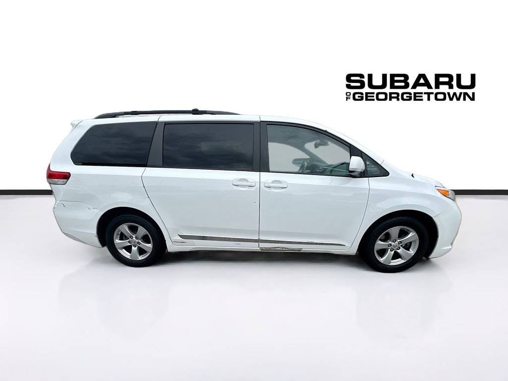 Used 2014 Toyota Sienna LE FWD image 8