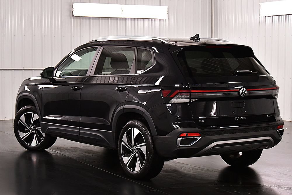Used 2026 Volkswagen Taos SE AWD/4WD image 5