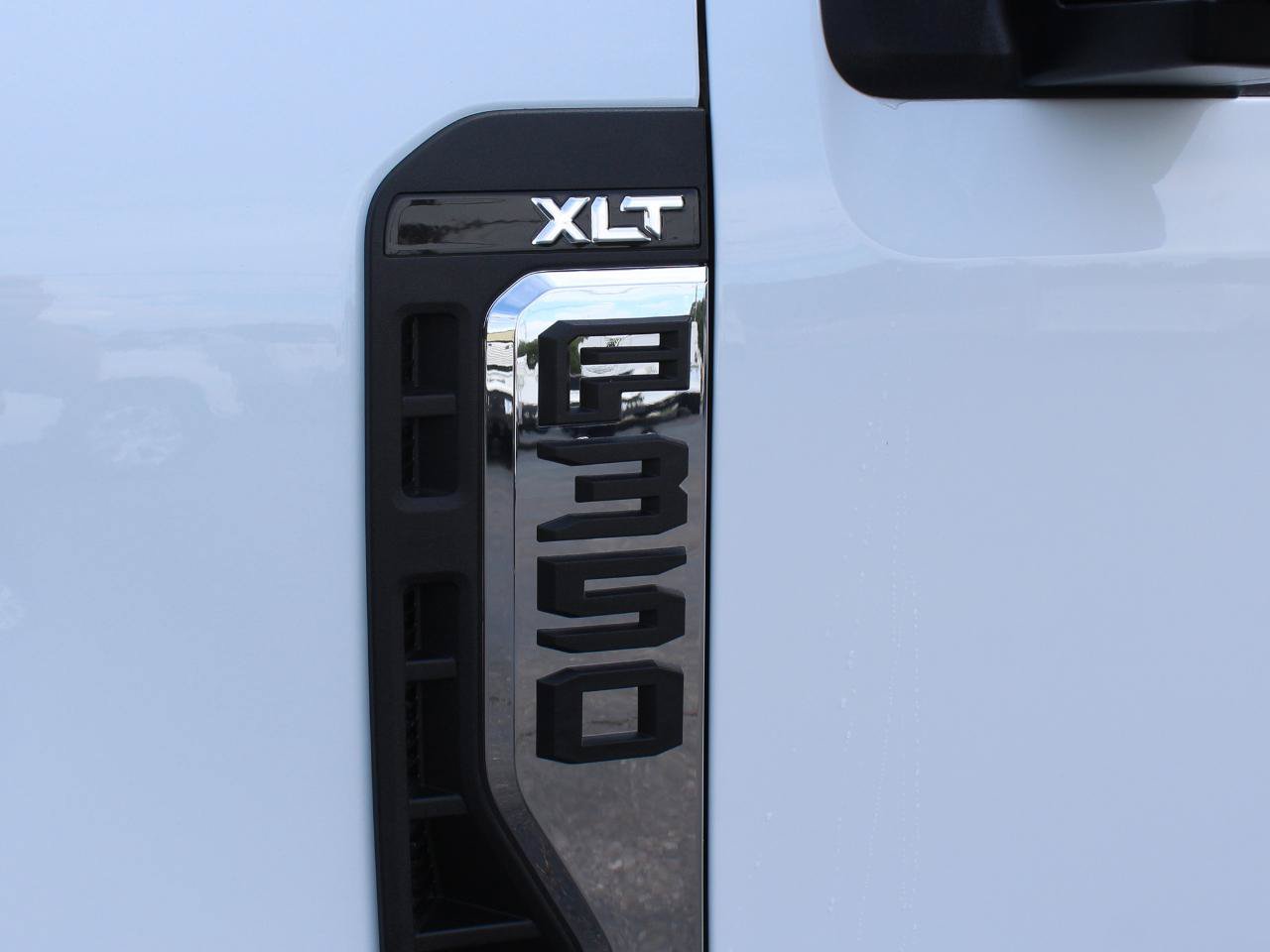 Used 2025 Ford F350 XLT AWD/4WD image 41