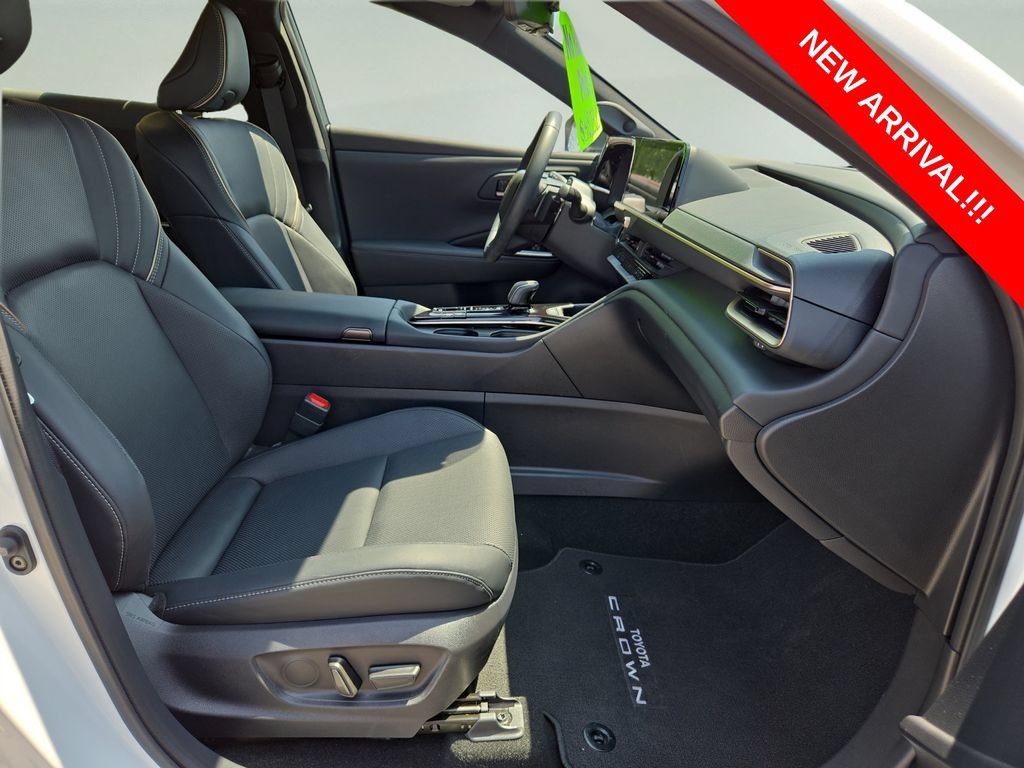 Used 2025 Toyota Crown Signia w/ Advanced Technology Package AWD/4WD image 27