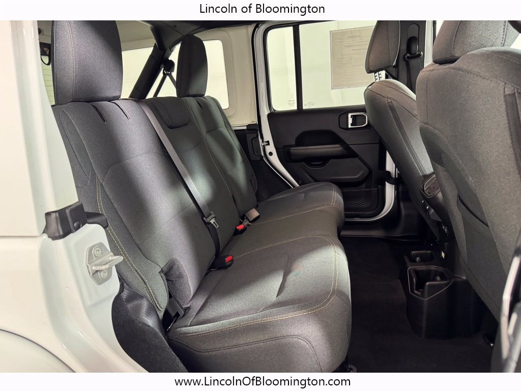 Used 2025 Jeep Wrangler Unlimited Sahara AWD/4WD image 11
