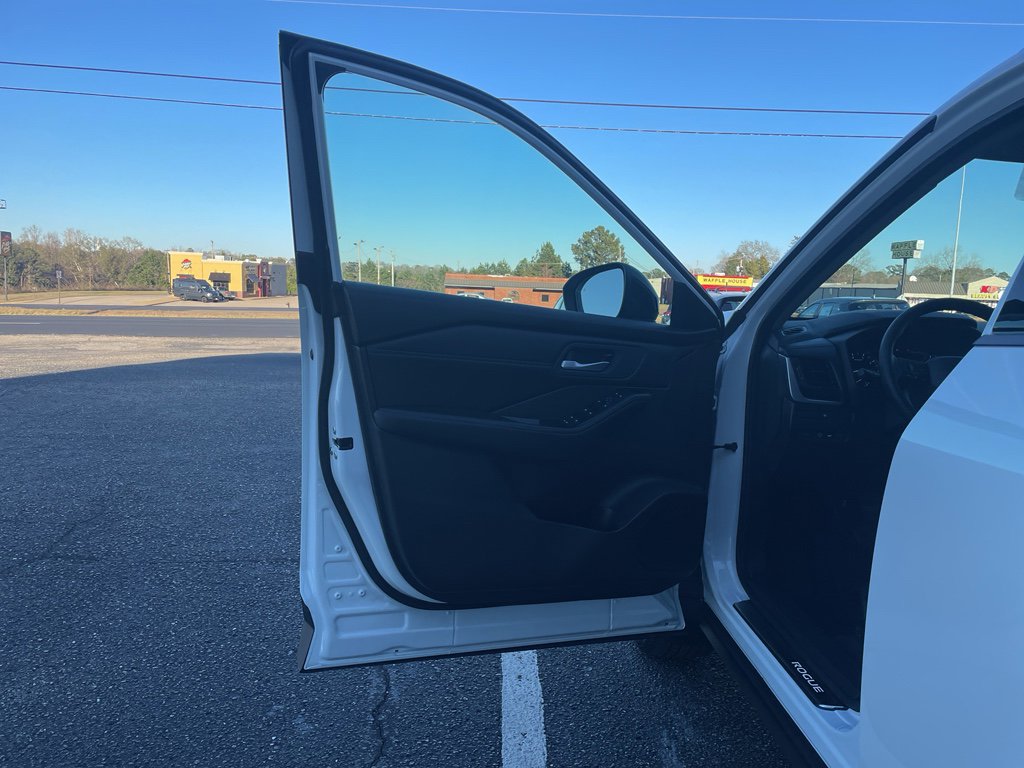 New 2026 Nissan Rogue SV image 9