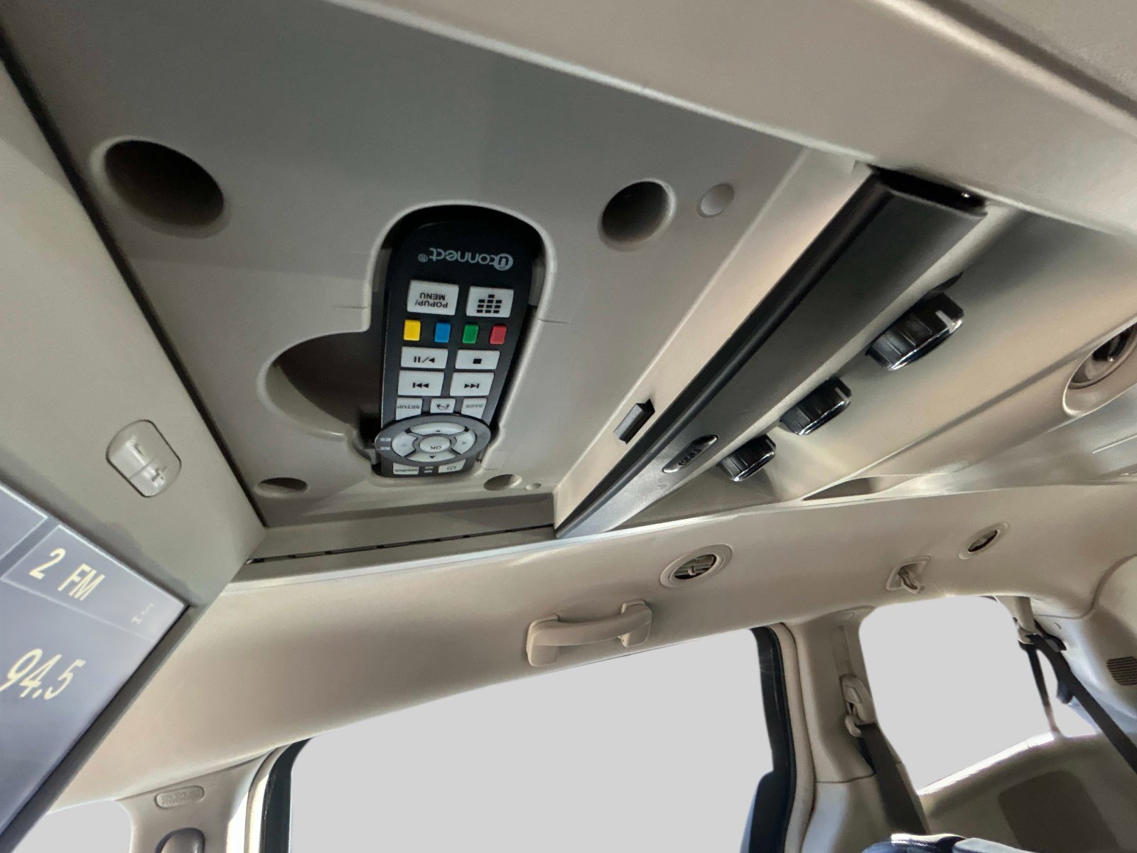 Used 2015 Chrysler Town & Country Touring FWD image 36