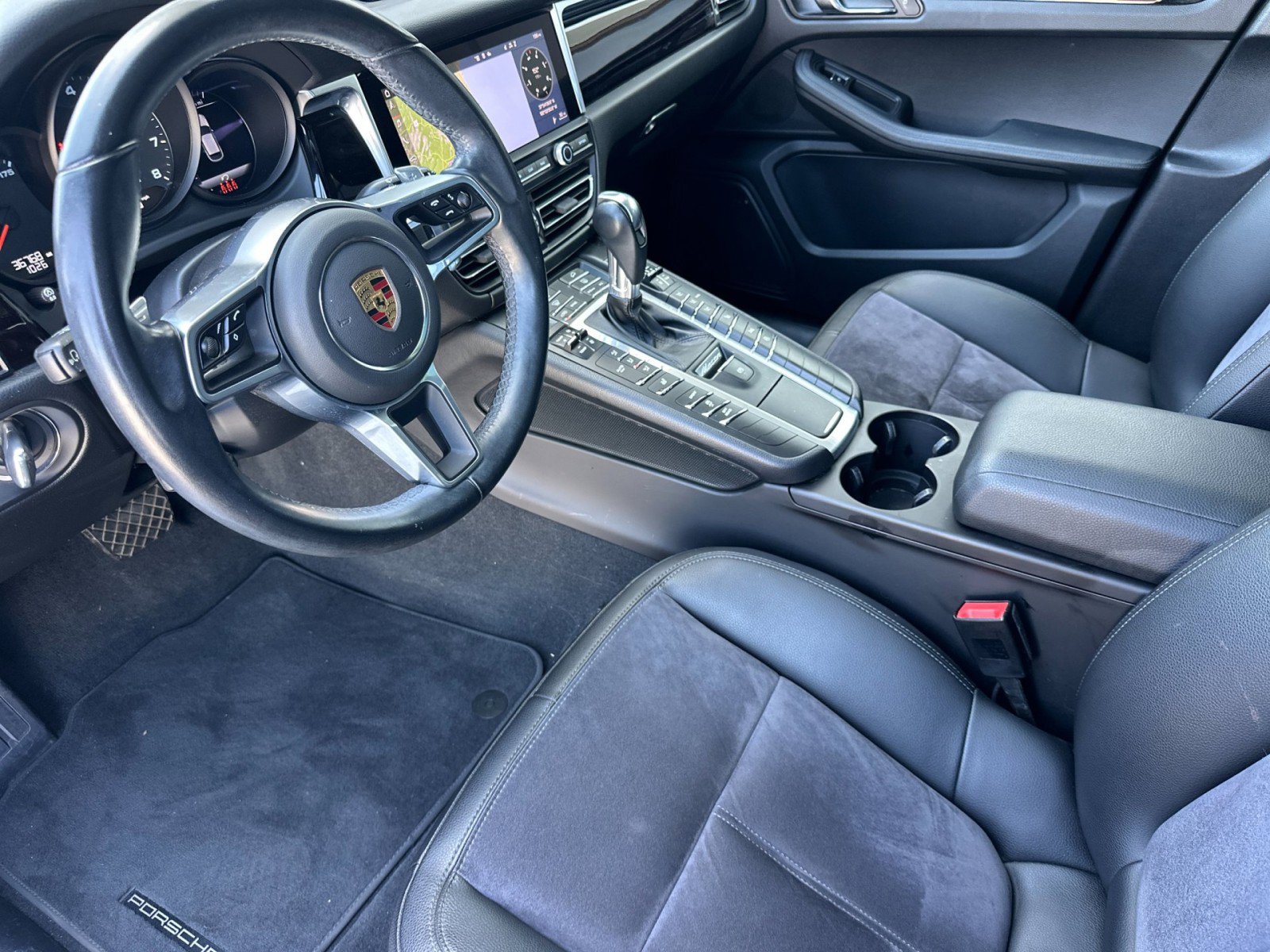 Certified 2021 Porsche Macan AWD/4WD image 4