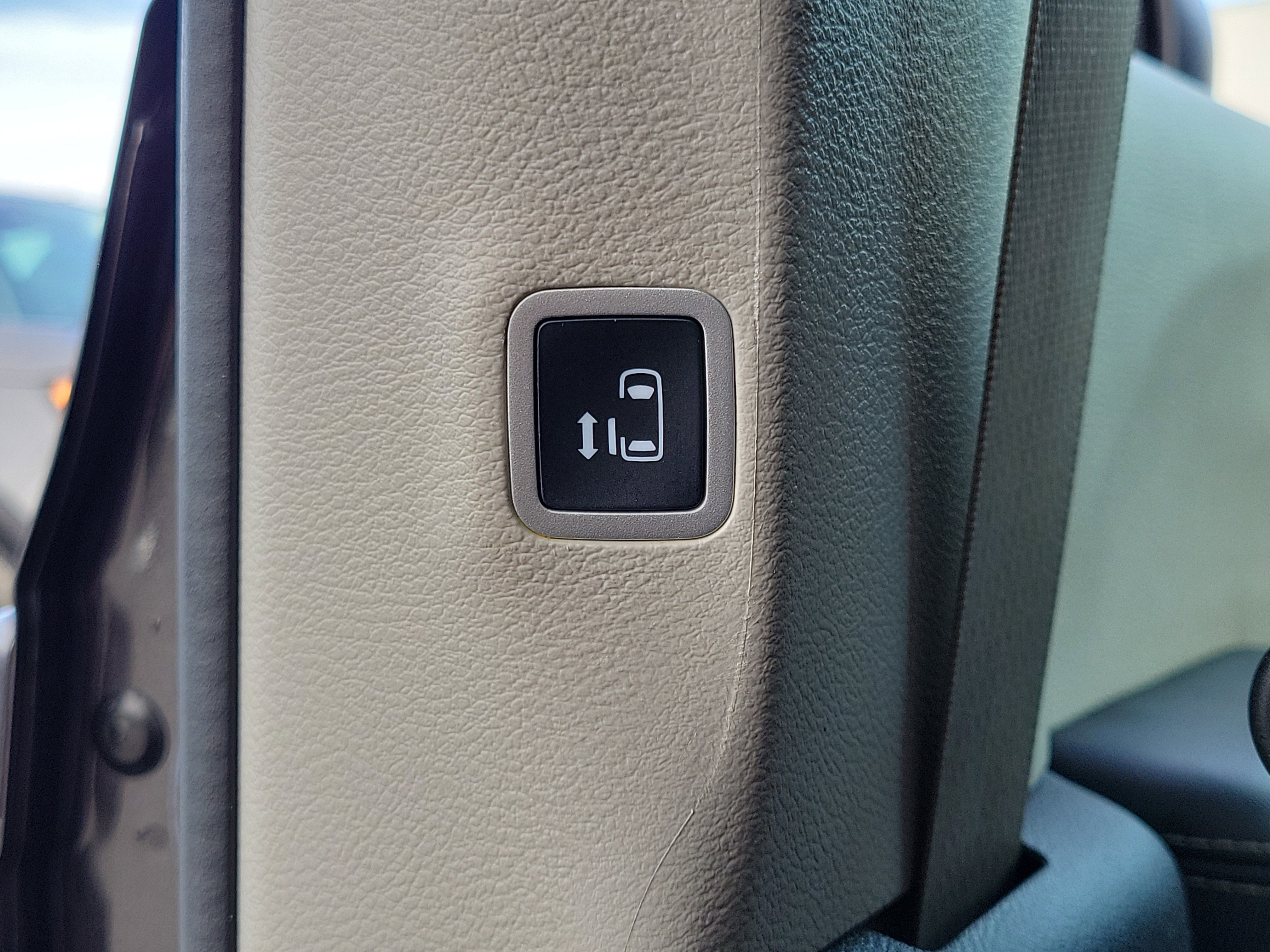 Used 2023 Chrysler Pacifica Touring-L image 14