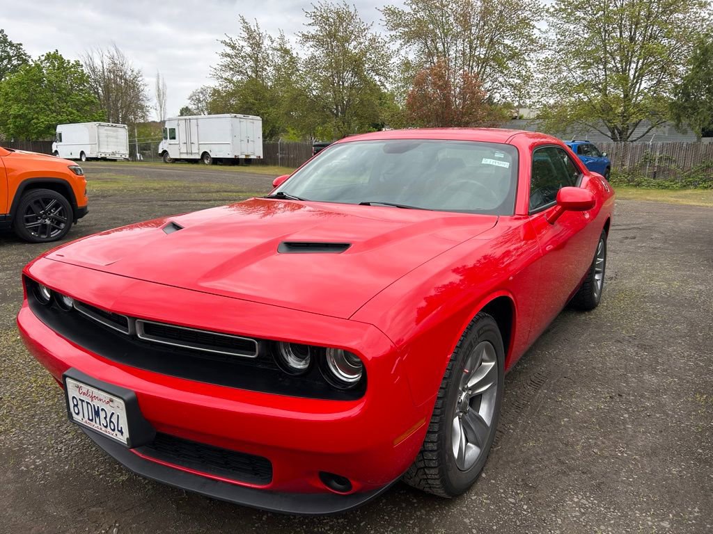 Used 2020 Dodge Challenger SXT RWD image 3