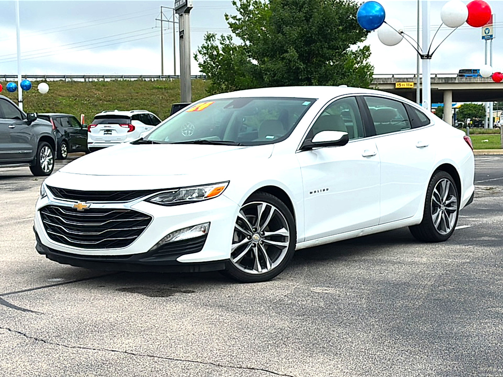 Used 2024 Chevrolet Malibu LT FWD image 2