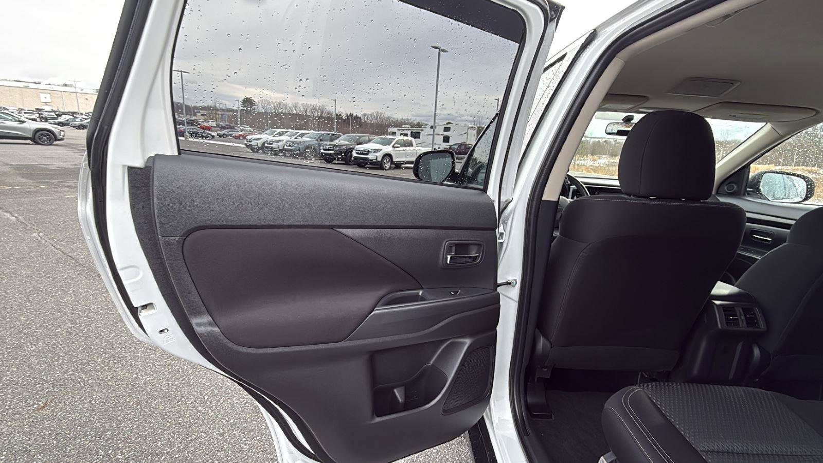 Used 2019 Mitsubishi Outlander ES image 22