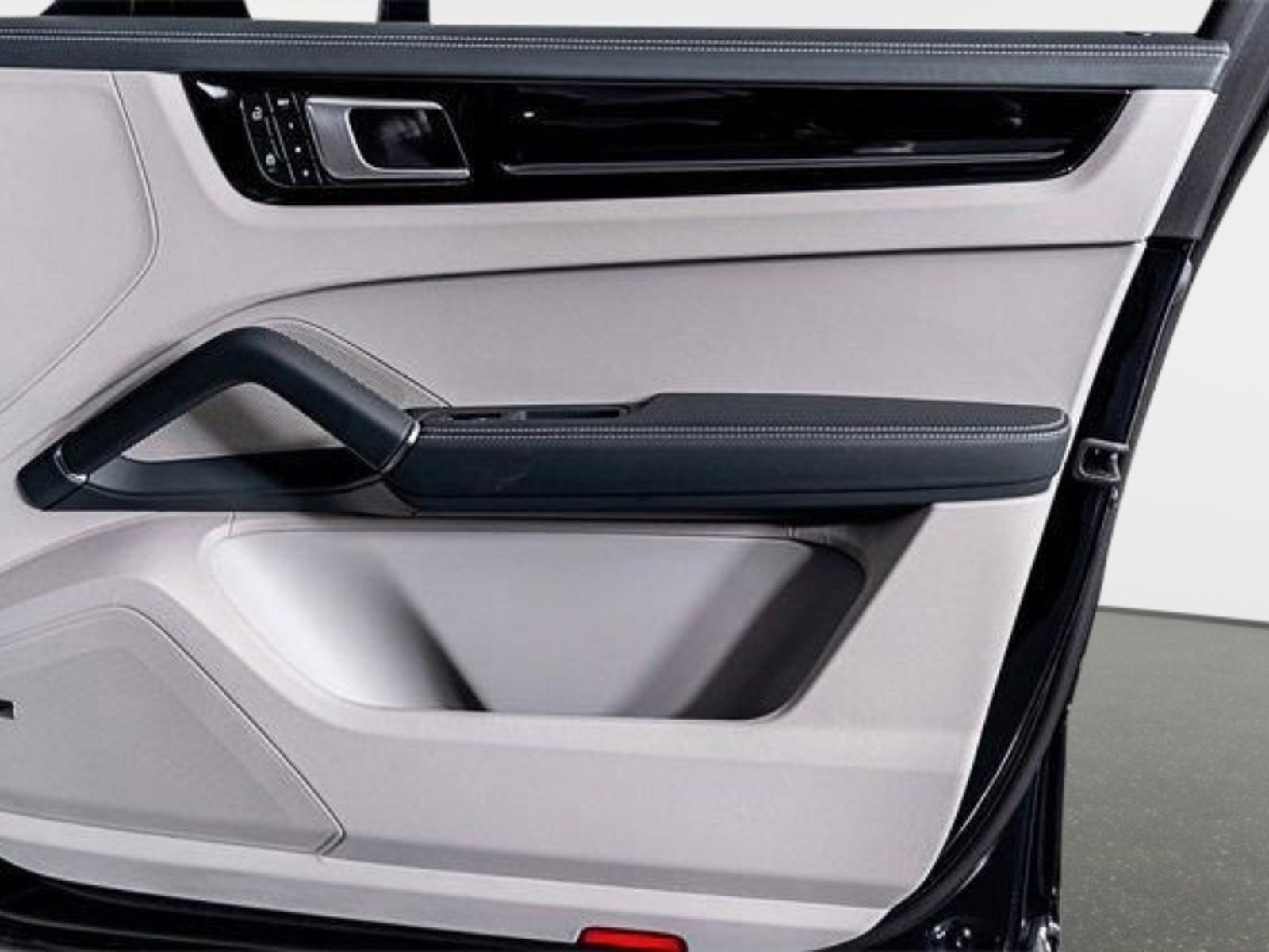 Used 2022 Porsche Cayenne S image 54