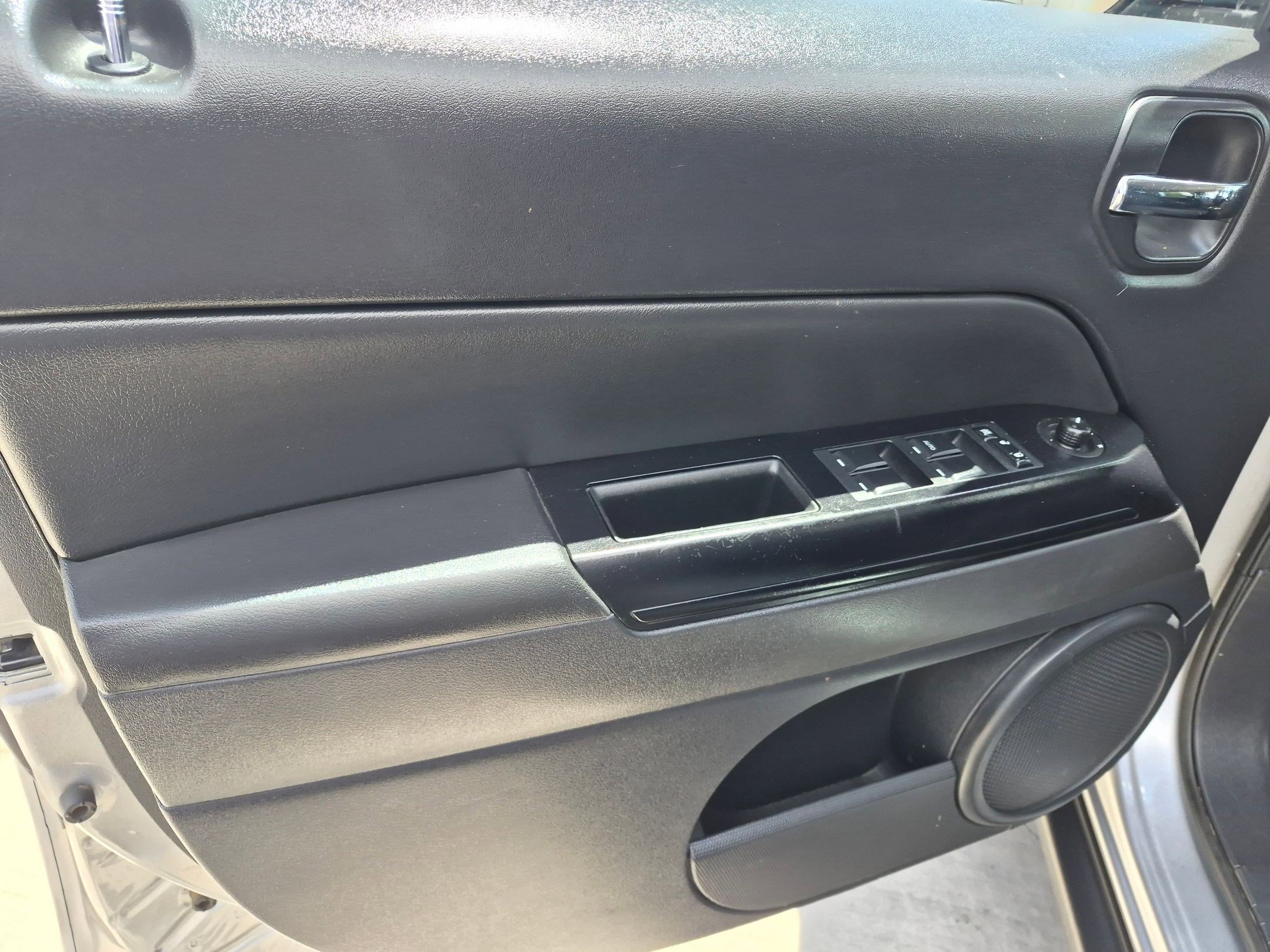 Used 2017 Jeep Patriot Latitude AWD/4WD image 14