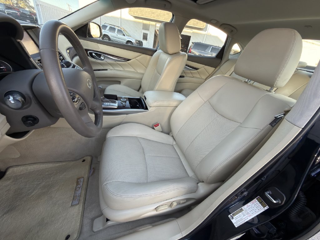 Used 2019 INFINITI Q70 Luxe AWD/4WD image 24