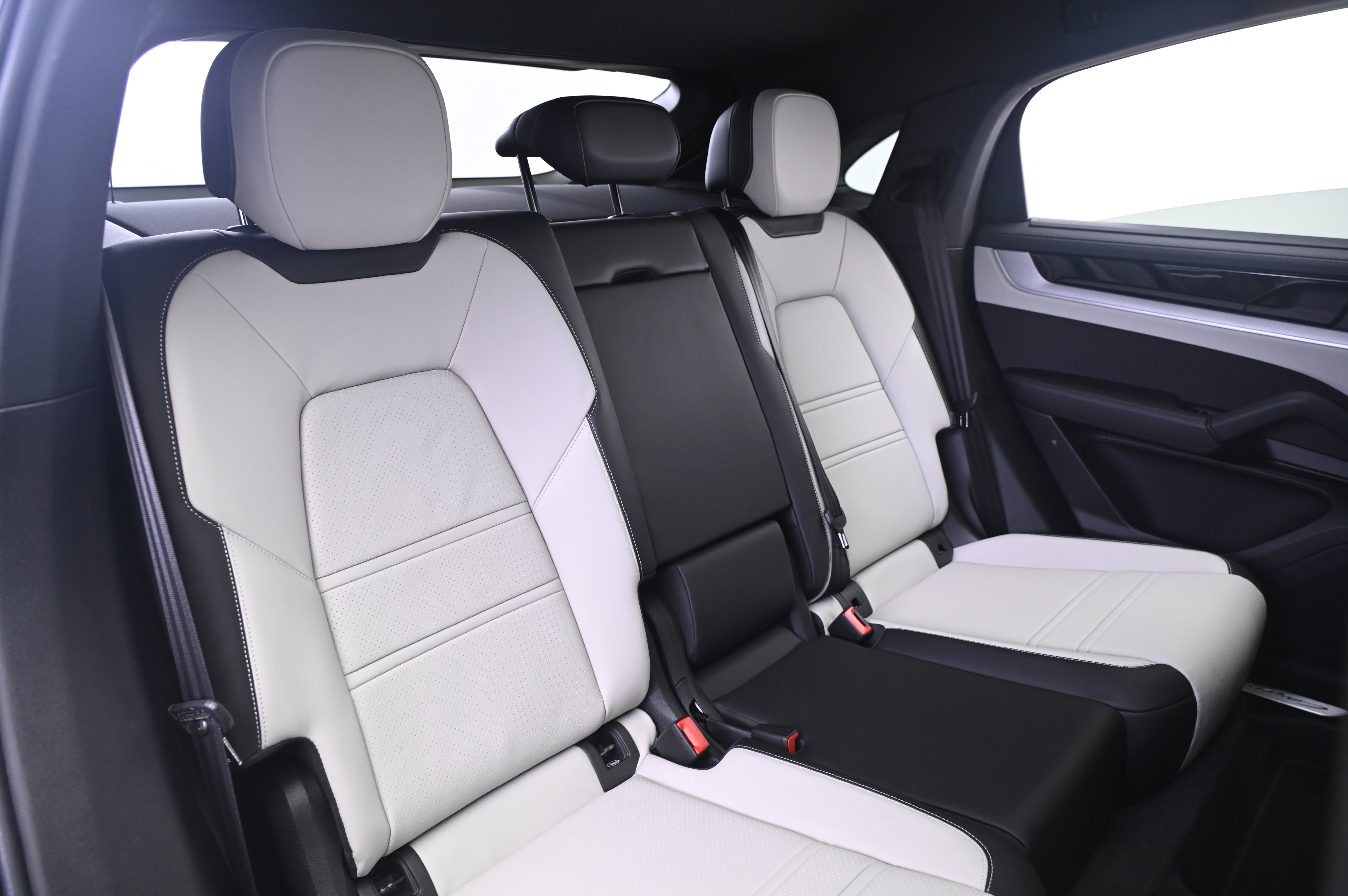 Certified 2026 Porsche Cayenne S AWD/4WD image 19