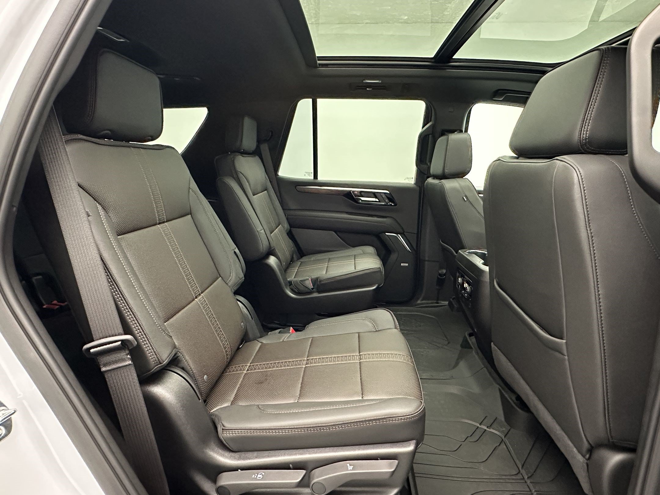 New 2026 Chevrolet Tahoe High Country w/ Sun And Tow Package AWD/4WD image 34