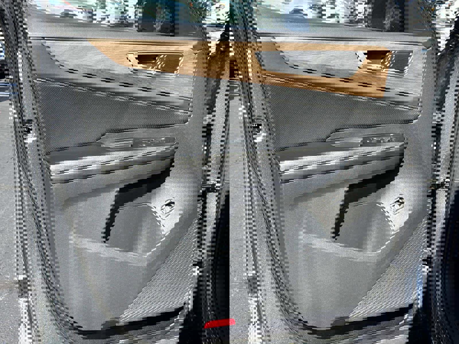 Used 2024 Volkswagen Atlas SE image 19