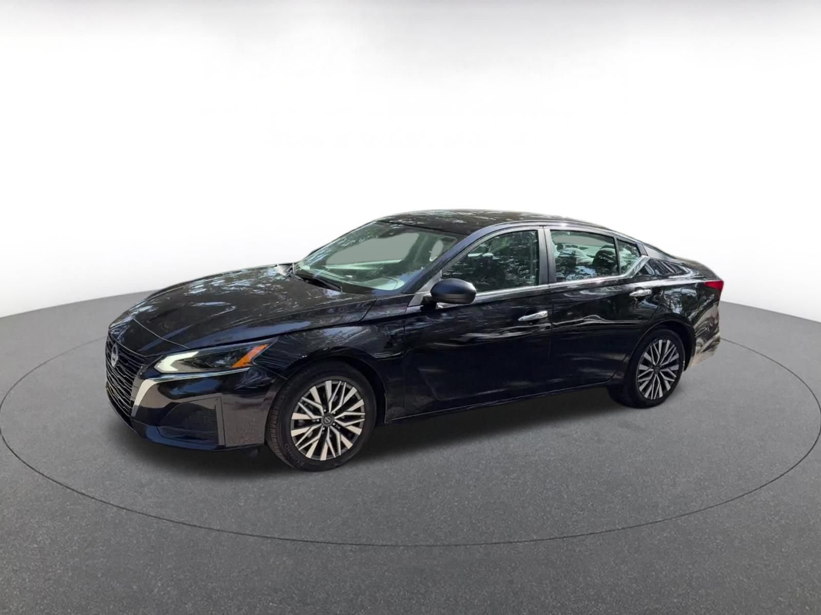 Used 2025 Nissan Altima 2.5 SV FWD image 6