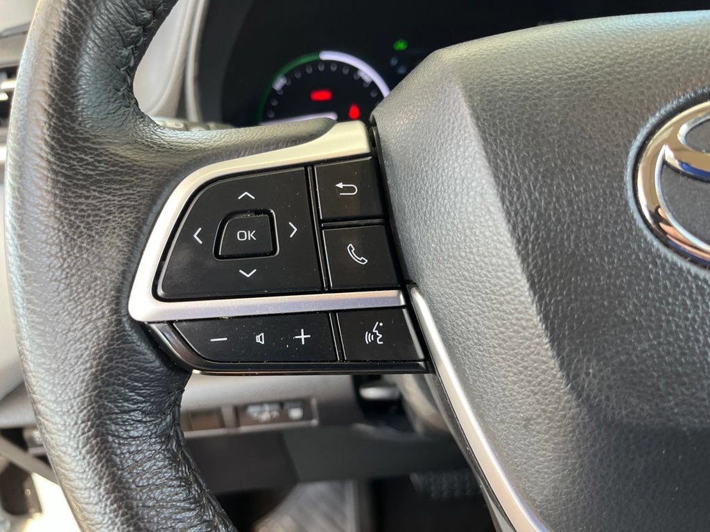 Used 2025 Toyota Sienna XLE FWD image 21