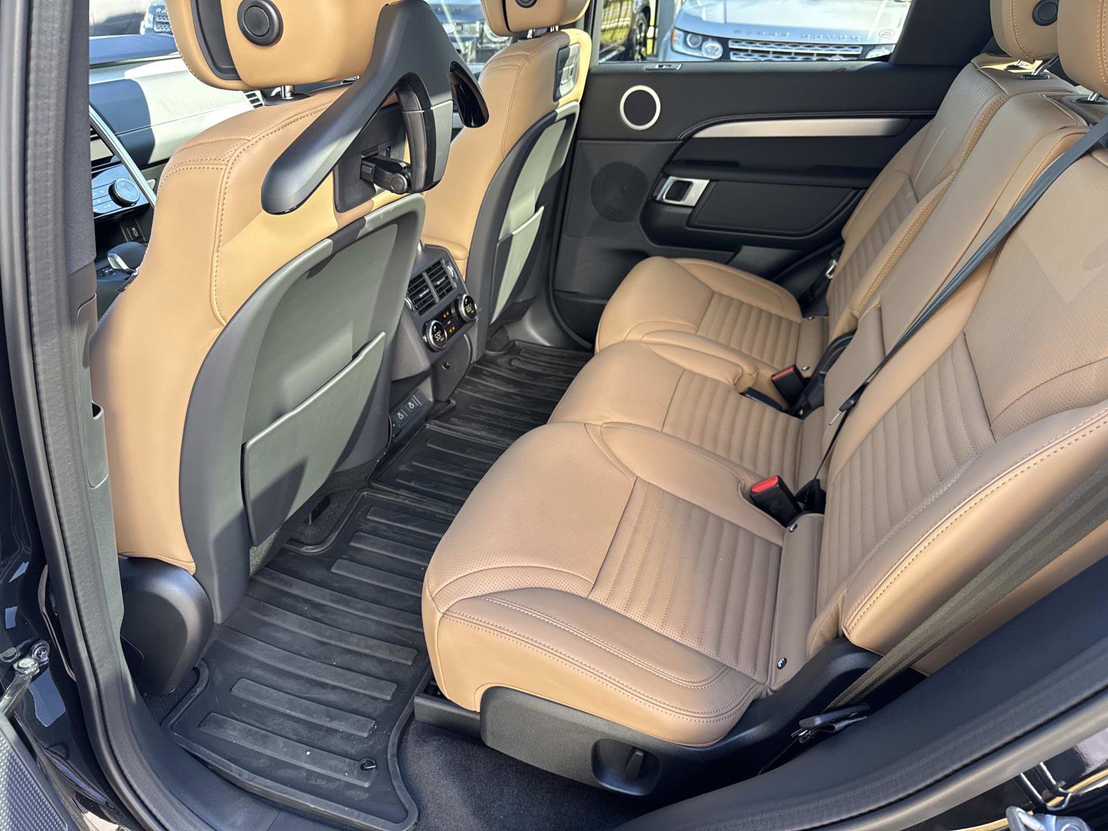 New 2026 Land Rover Discovery Limited Edition image 15