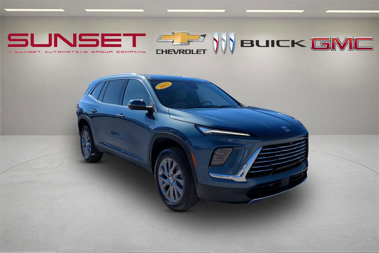 Used 2025 Buick Enclave Preferred image 1