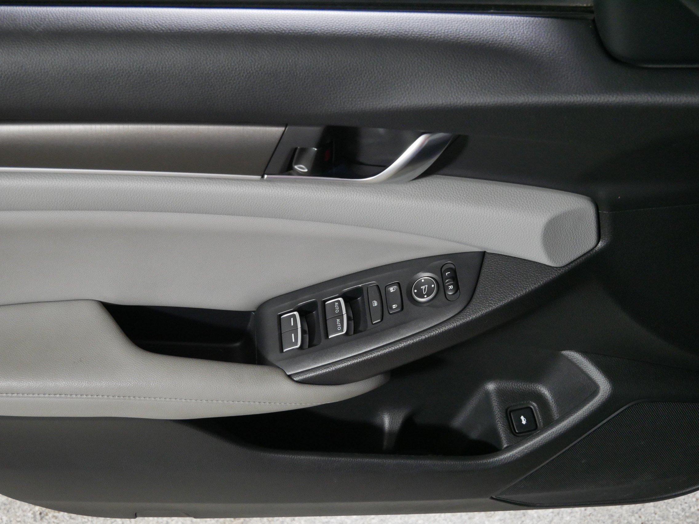 Used 2019 Honda Accord LX image 19