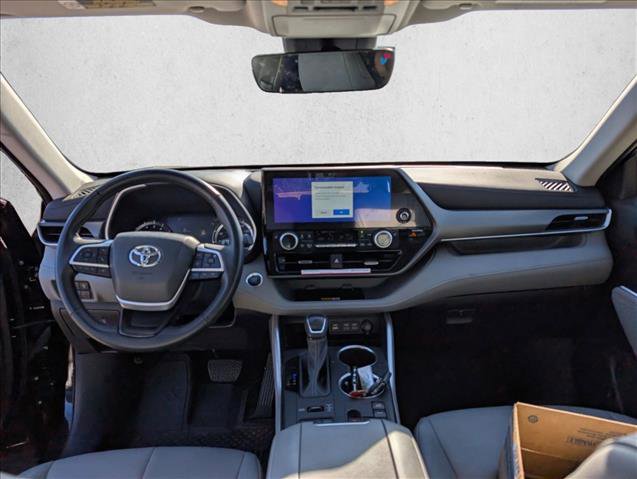 Certified 2024 Toyota Highlander XLE image 18