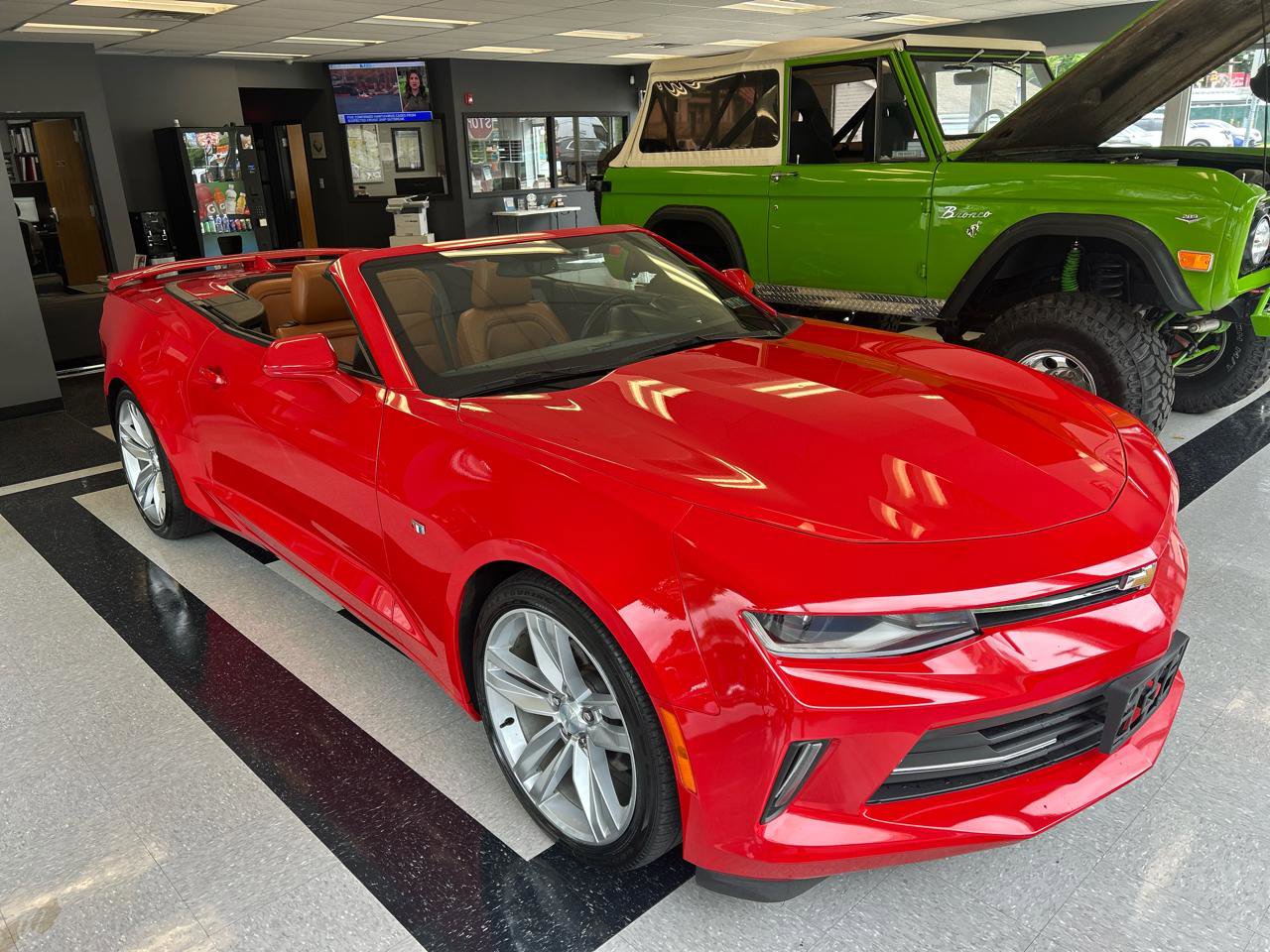 Used 2017 Chevrolet Camaro LT RWD image 3