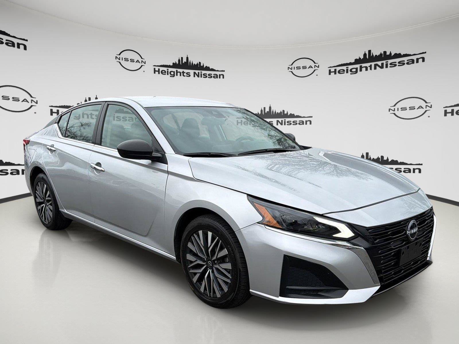 Used 2024 Nissan Altima 2.5 SV AWD/4WD image 7