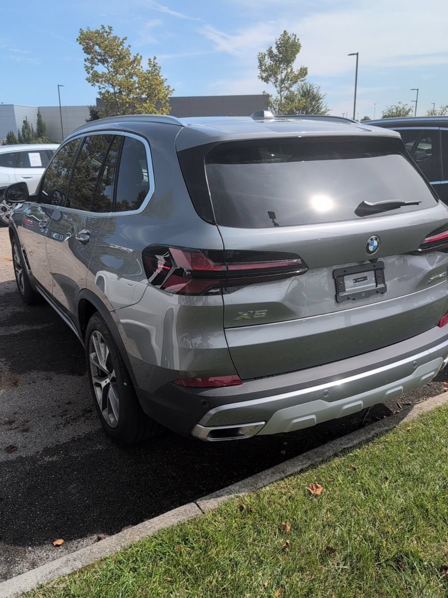 Used 2026 BMW X5 xDrive40i w/ Climate Comfort Package AWD/4WD image 2