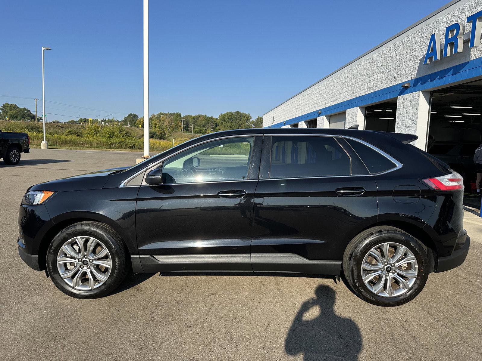 Used 2024 Ford Edge Titanium image 5
