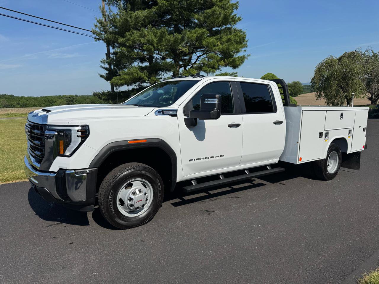 Used 2025 GMC Sierra 3500 Pro w/ Convenience Package AWD/4WD image 1