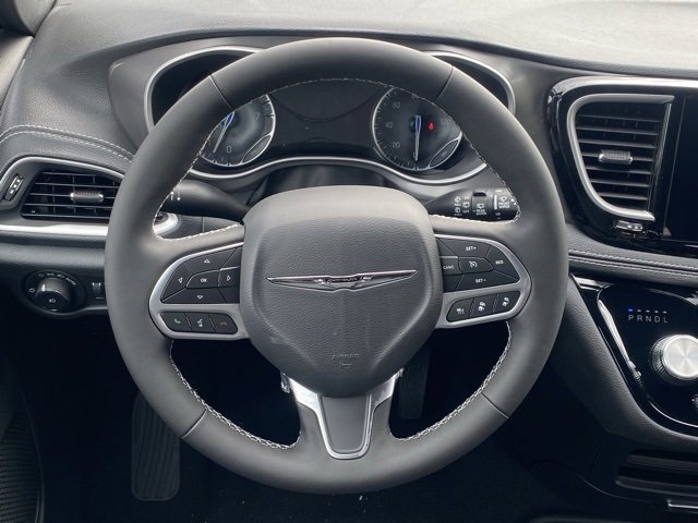 New 2026 Chrysler Pacifica Select image 35