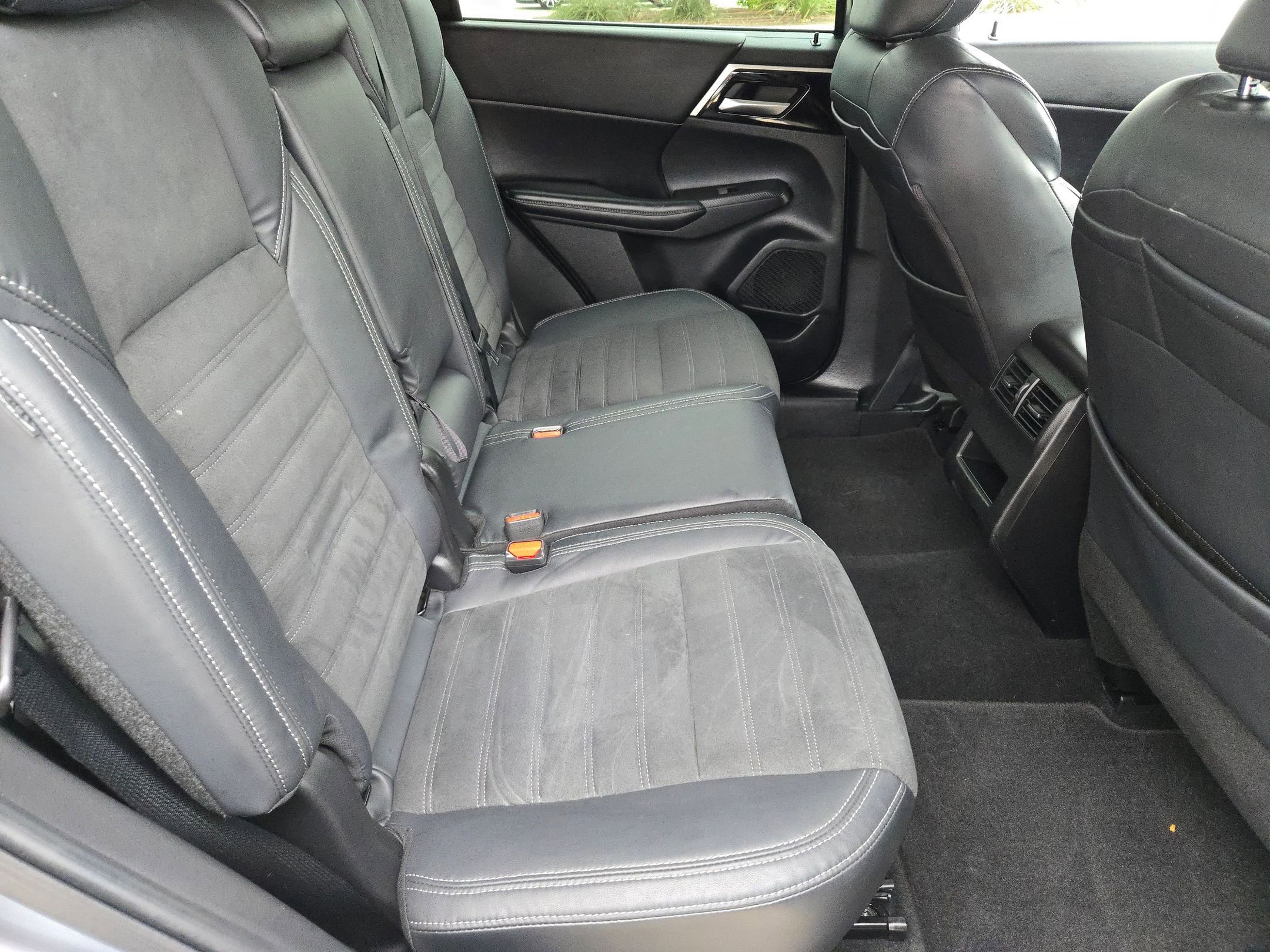 Used 2022 Mitsubishi Outlander SE image 27