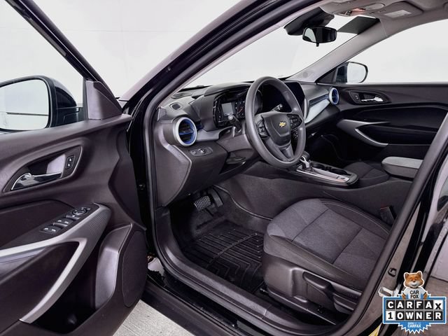 Used 2025 Chevrolet Trax LS w/ LS Convenience Package FWD image 3