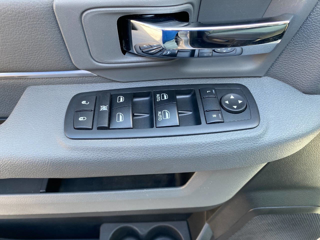 Used 2017 RAM 1500 Classic SLT w/ Trailer & Traction Group image 12