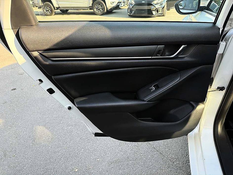 Used 2018 Honda Accord Sport image 9