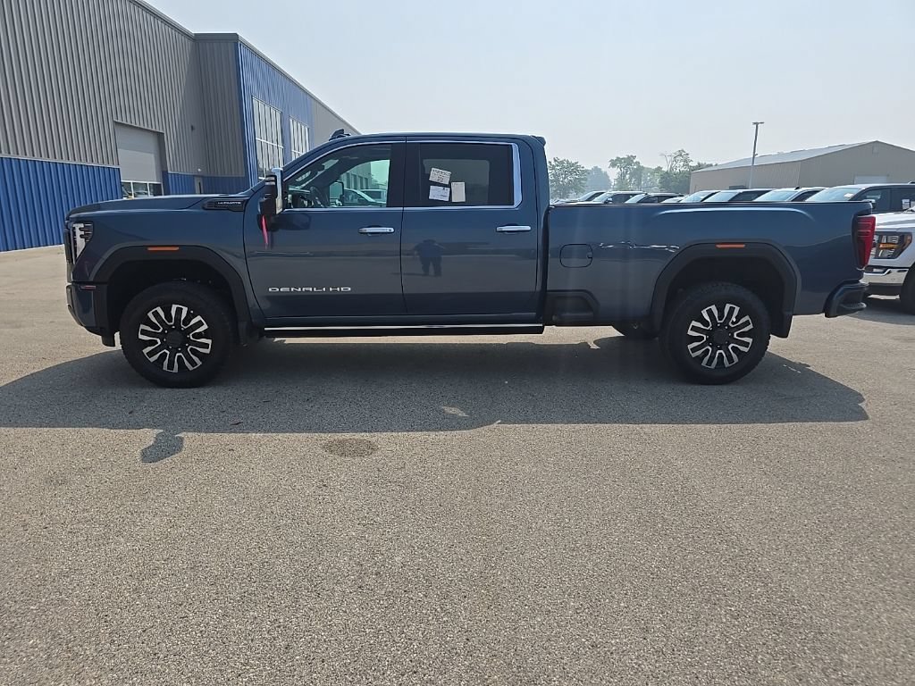 Used 2026 GMC Sierra 2500 Denali Ultimate AWD/4WD image 3