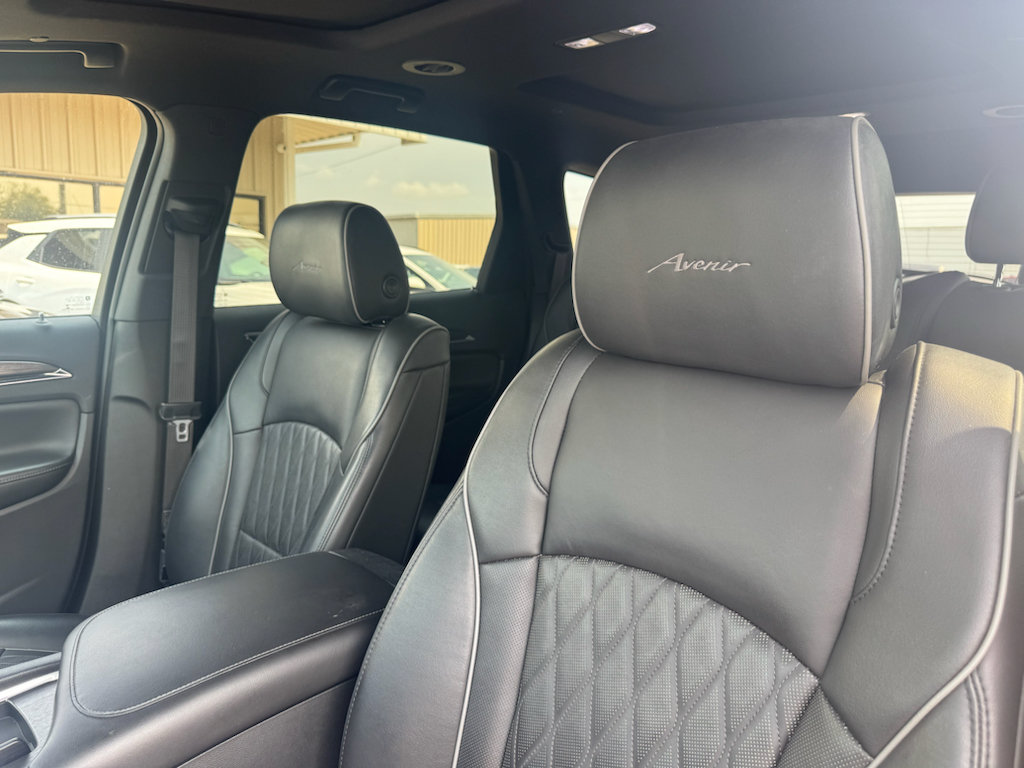 Used 2022 Buick Enclave Avenir w/ Avenir Technology Package FWD image 27