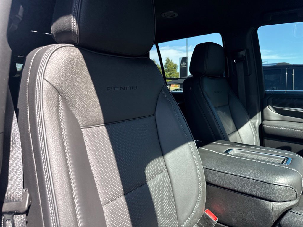 Used 2023 GMC Yukon Denali AWD/4WD image 9
