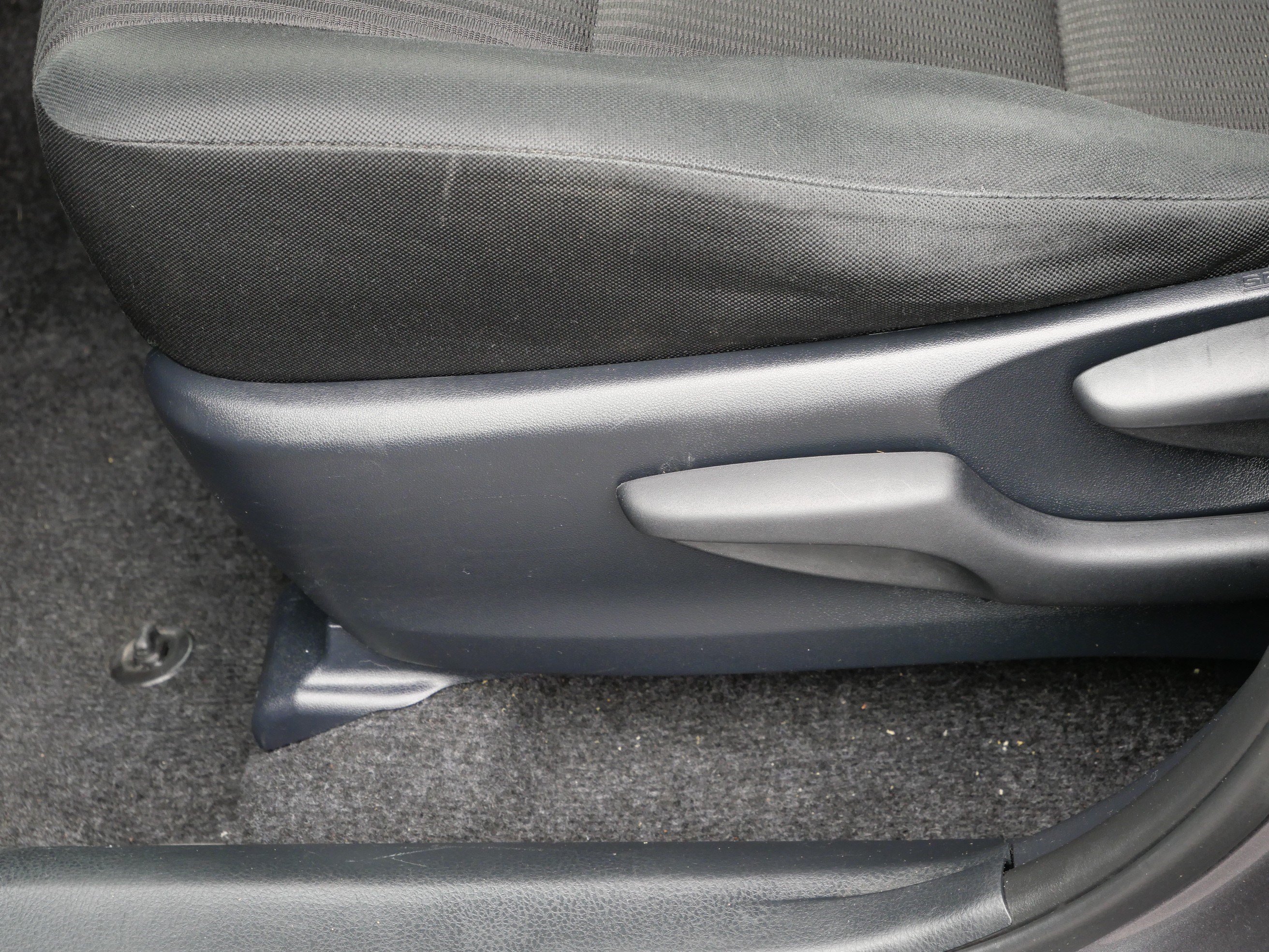 Used 2018 Toyota RAV4 LE w/ Carpet Mat Package AWD/4WD image 19