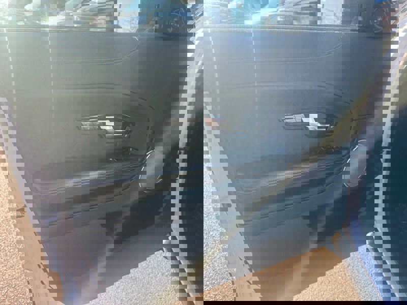 Used 2017 Land Rover Range Rover Evoque SE image 25