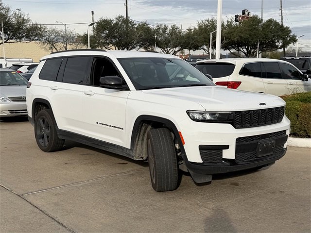 Used 2023 Jeep Grand Cherokee L Laredo image 3